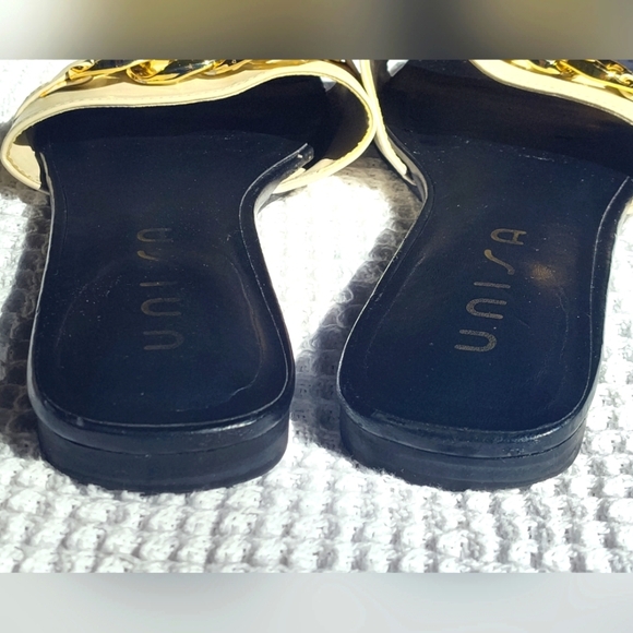 Unisa Women's Cream and Gold Chain Slide Sandals | Sz 9.5 - Picture 6 of 9